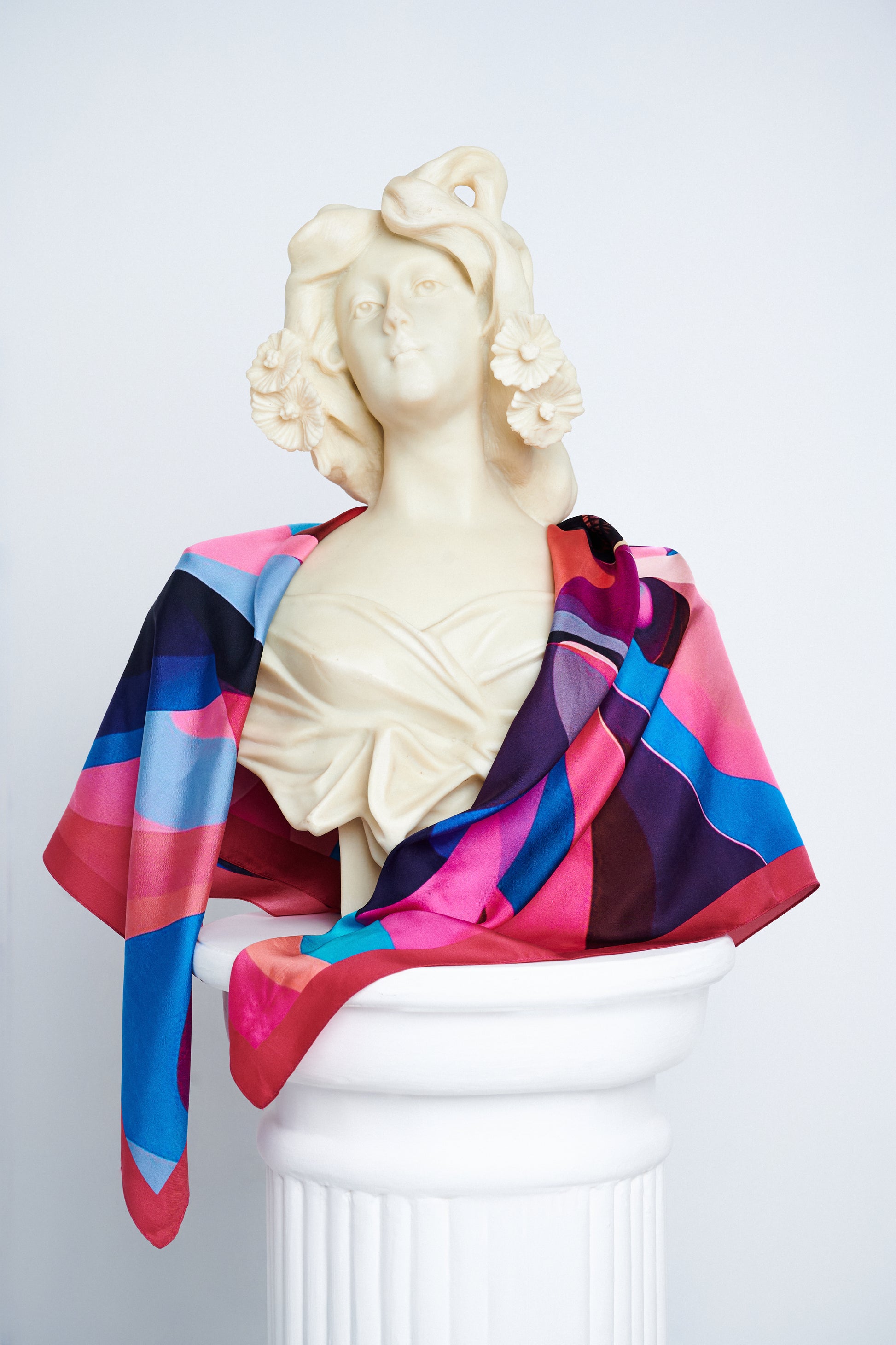 Rêve d’Amour silk scarf draped on a neoclassical statue, highlighting Freeque’s fusion of fashion and fine art.