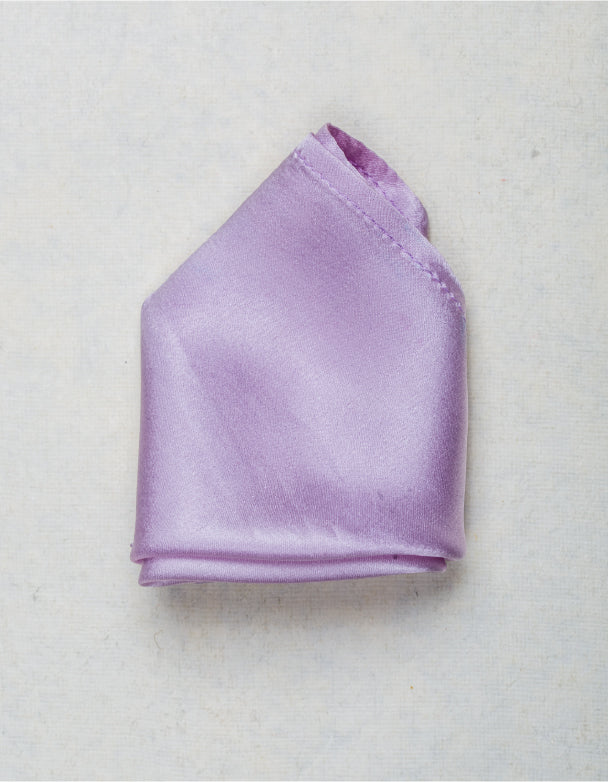 Solid lilac pocket square made of 100% satin silk, showcasing a glossy texture.